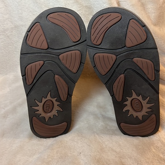 Ugg Boots - zipper on side - taupe - women’s size 7 - Picture 4 of 9